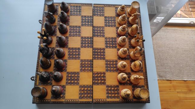 Stare szachy ręcznie robione