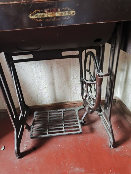 Швейна машинка стара