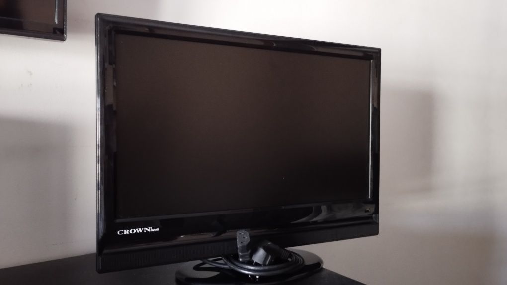 TV LCD Crown 19" - Ler descrição
