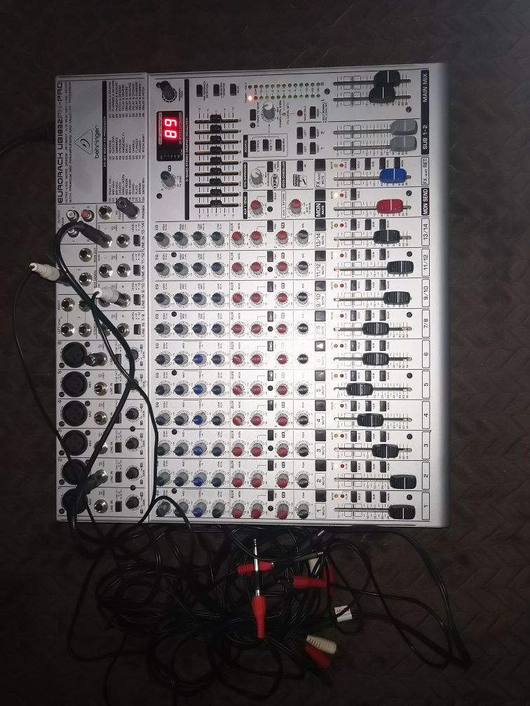 Mixer eurorack ub1832fx-pro