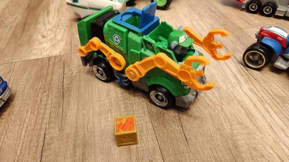 Zestaw  5 pojazdów z filmu psi patrol.