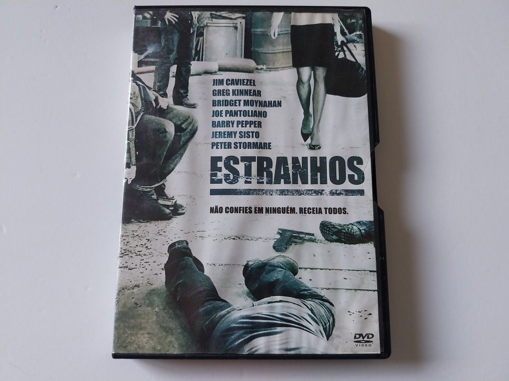 Estranhos ( Unknown ), de Simon Brand