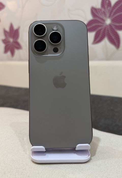 Iphone 16 pro e-sim natural titânio de 128GB Bateria 90%.