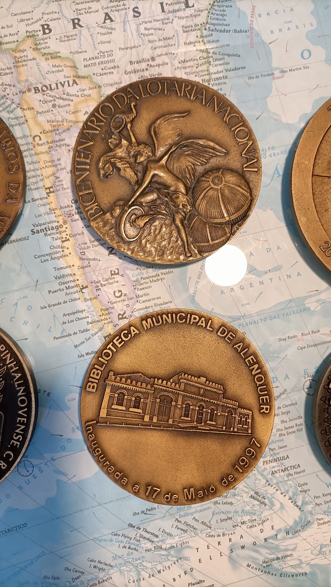 Várias medalhas em bronze