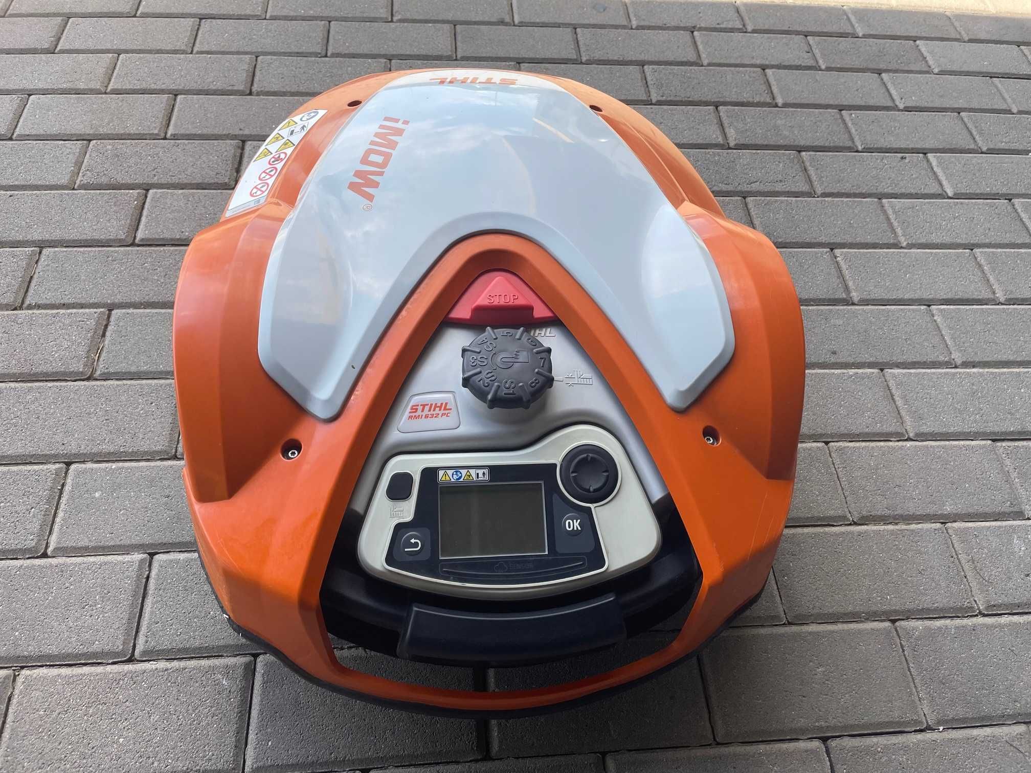 Kosiarka Inteligentny robot koszący do trawników STIHL RMI 632 PC