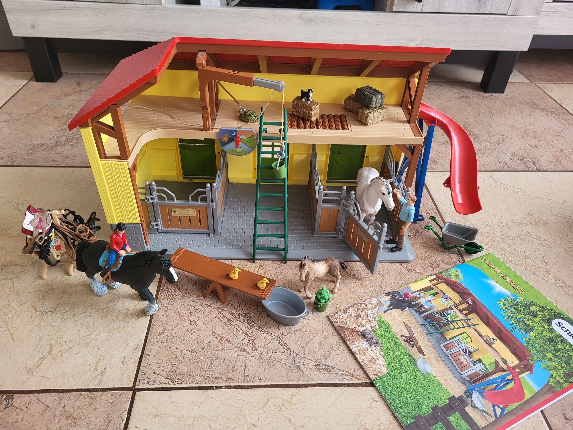 Schleich dom stajnia