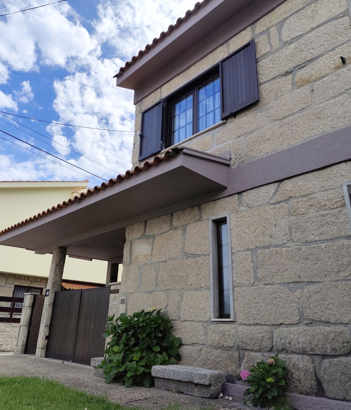 RESERVADO.      Moradia 3 quartos, 250 M2  - Mindelo - 2 linha mar