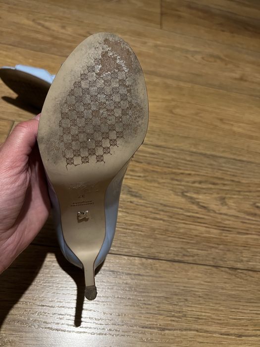 Szpilki lakierowane Kazar