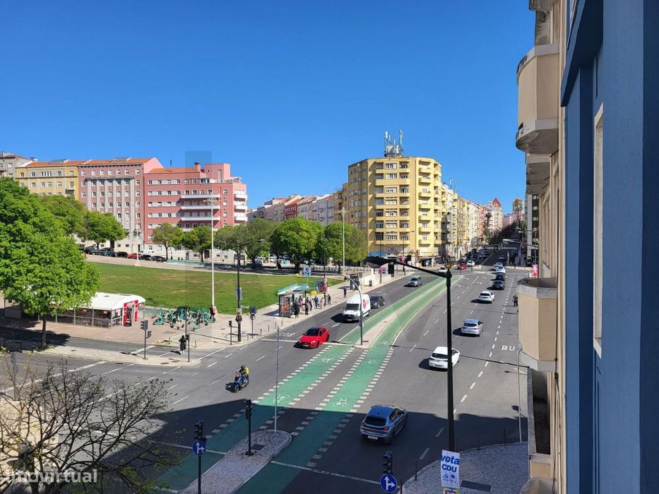 Espaçoso T2 reabilitado junto à Alameda D. Afonso Henriques, com eleva