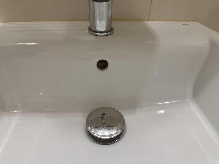 Szafks podwieszana do łazienki