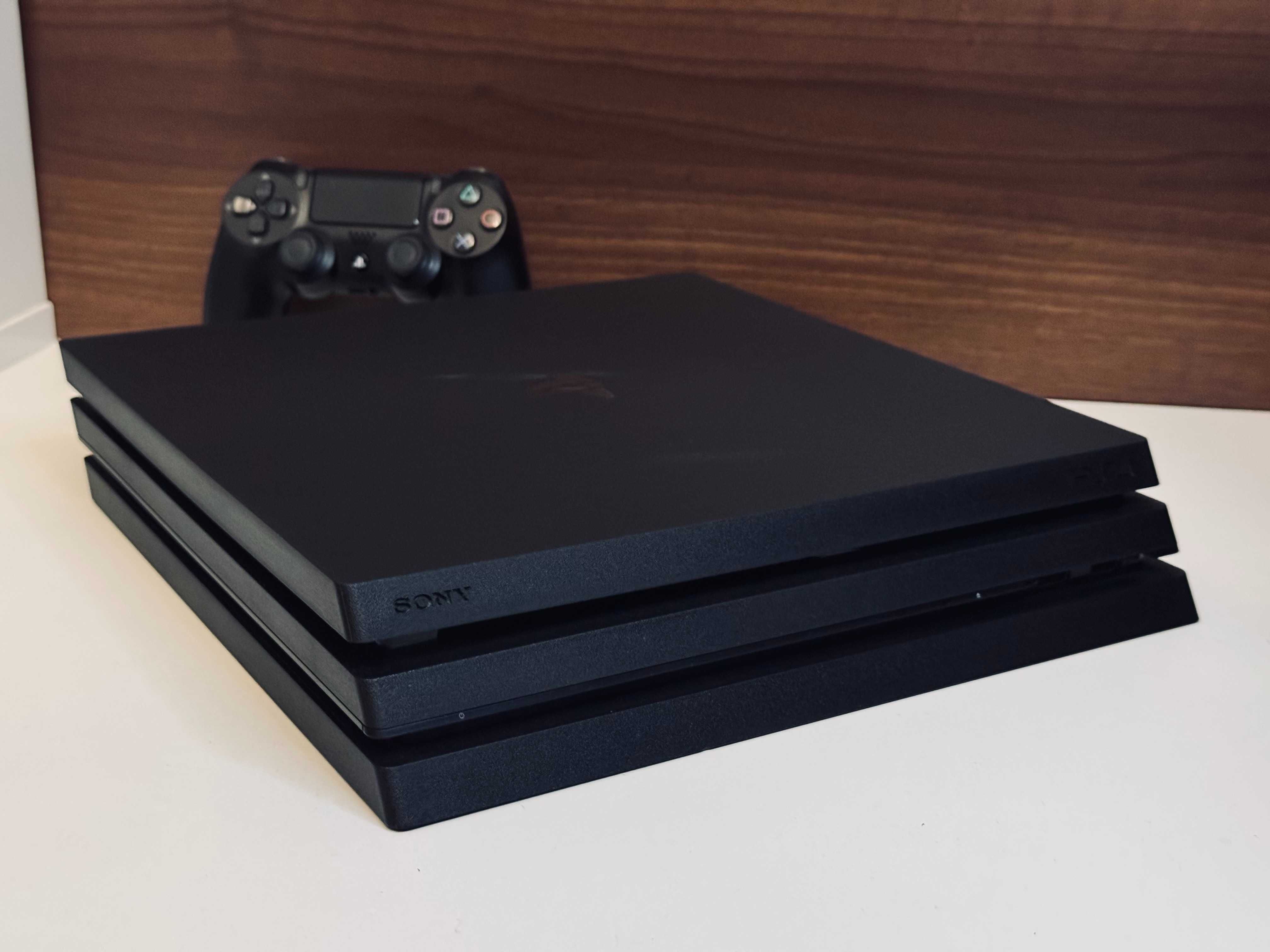 Konsola PlayStation 4 Pro PS4 Pro 1TB CUH-7216B z Padem
