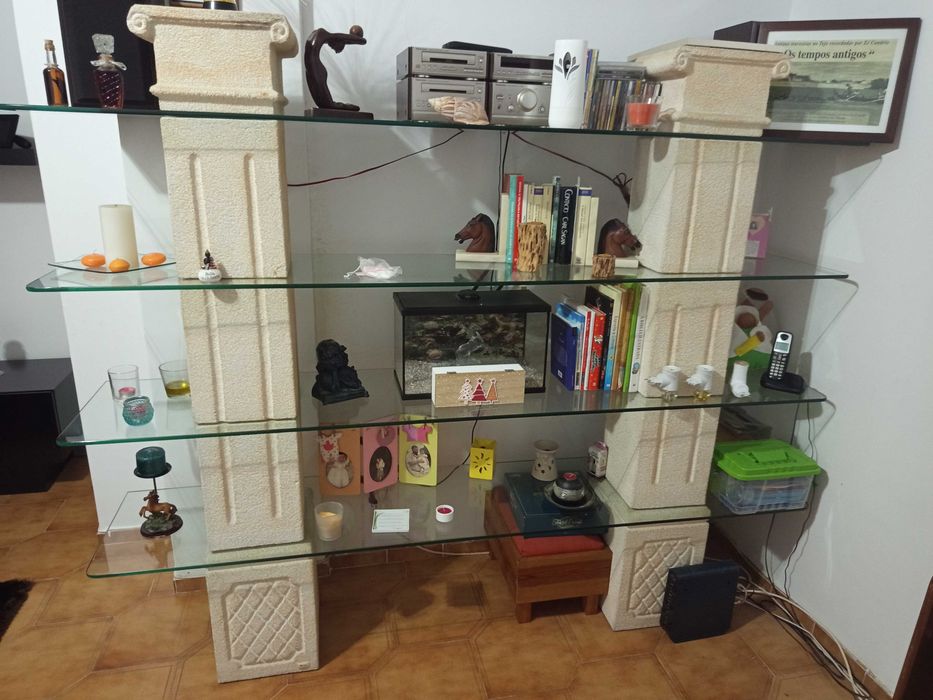 estante de pedra e vidro temperado