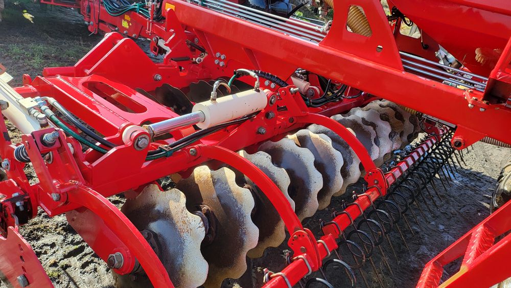 Siewnik agregat uprawowo siewny Pneusej fantom 400