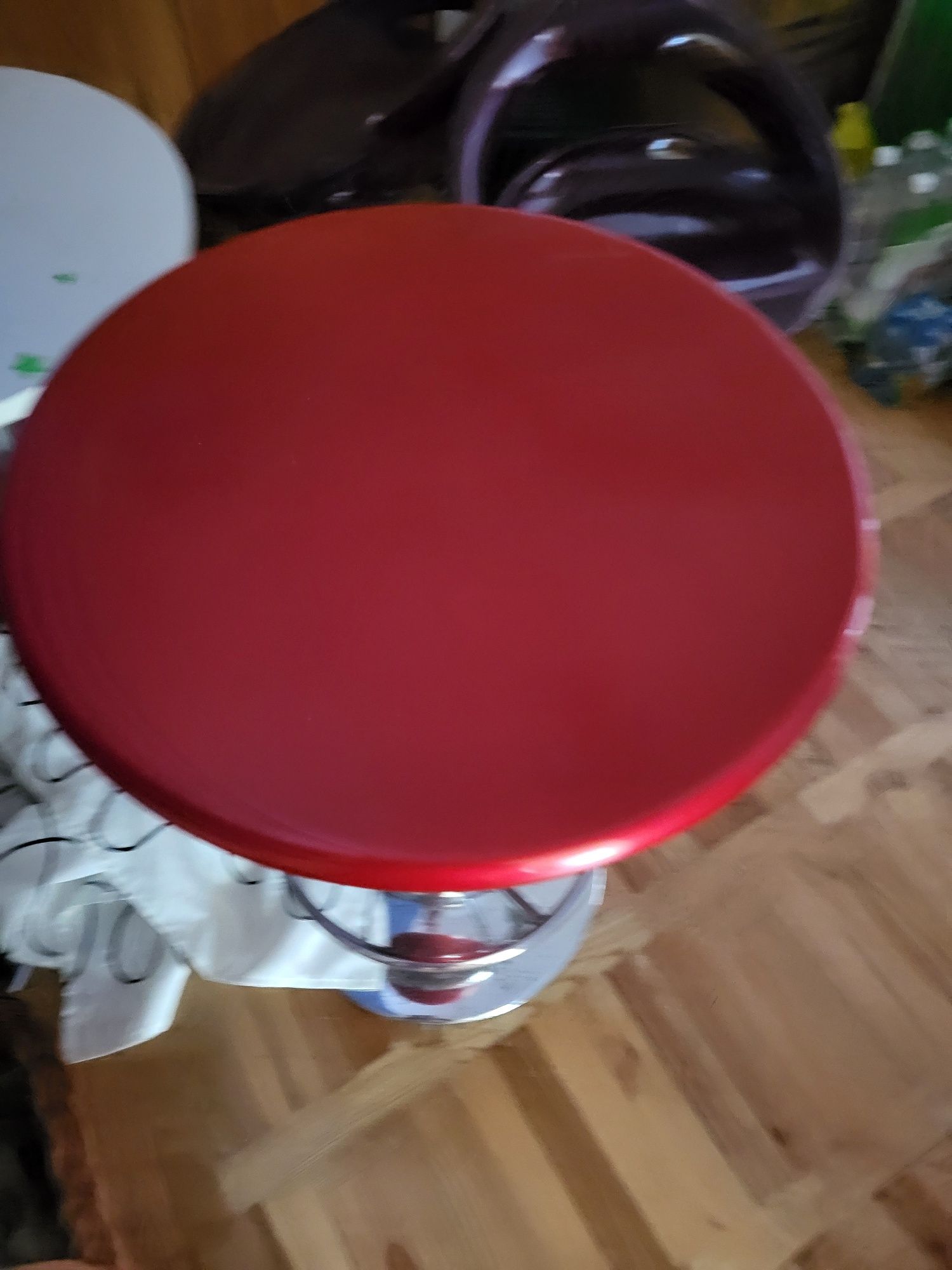 Sprzedam hokery biale fioletowe,czerwone i czarne