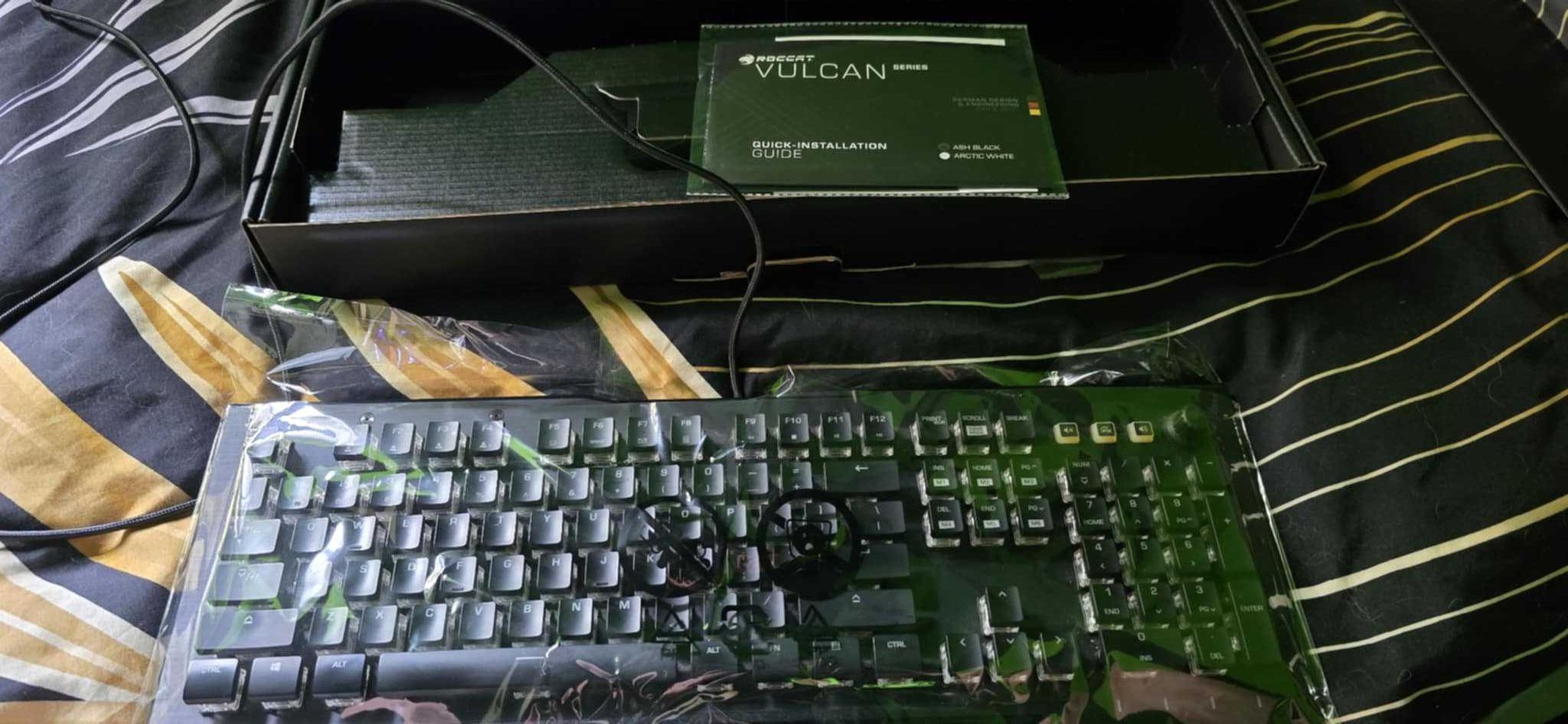Roccat Vulcan 121 AIMO Titan Linear Switch