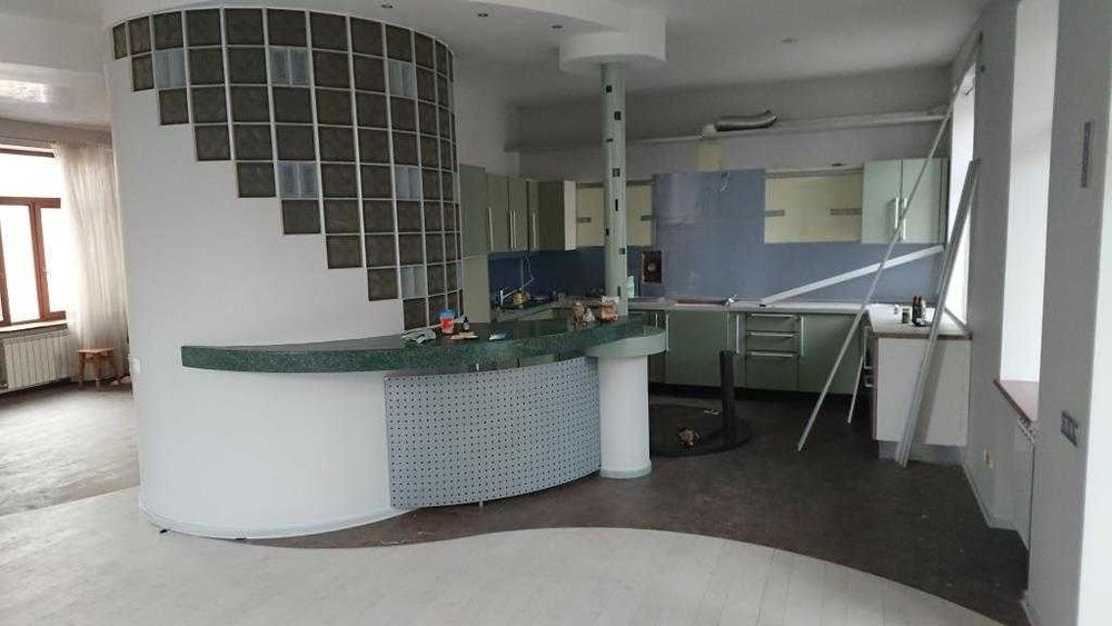 Продаж 2-к квартири 138,8 м2 Київ, вул.В. Васильківська 18  280000$