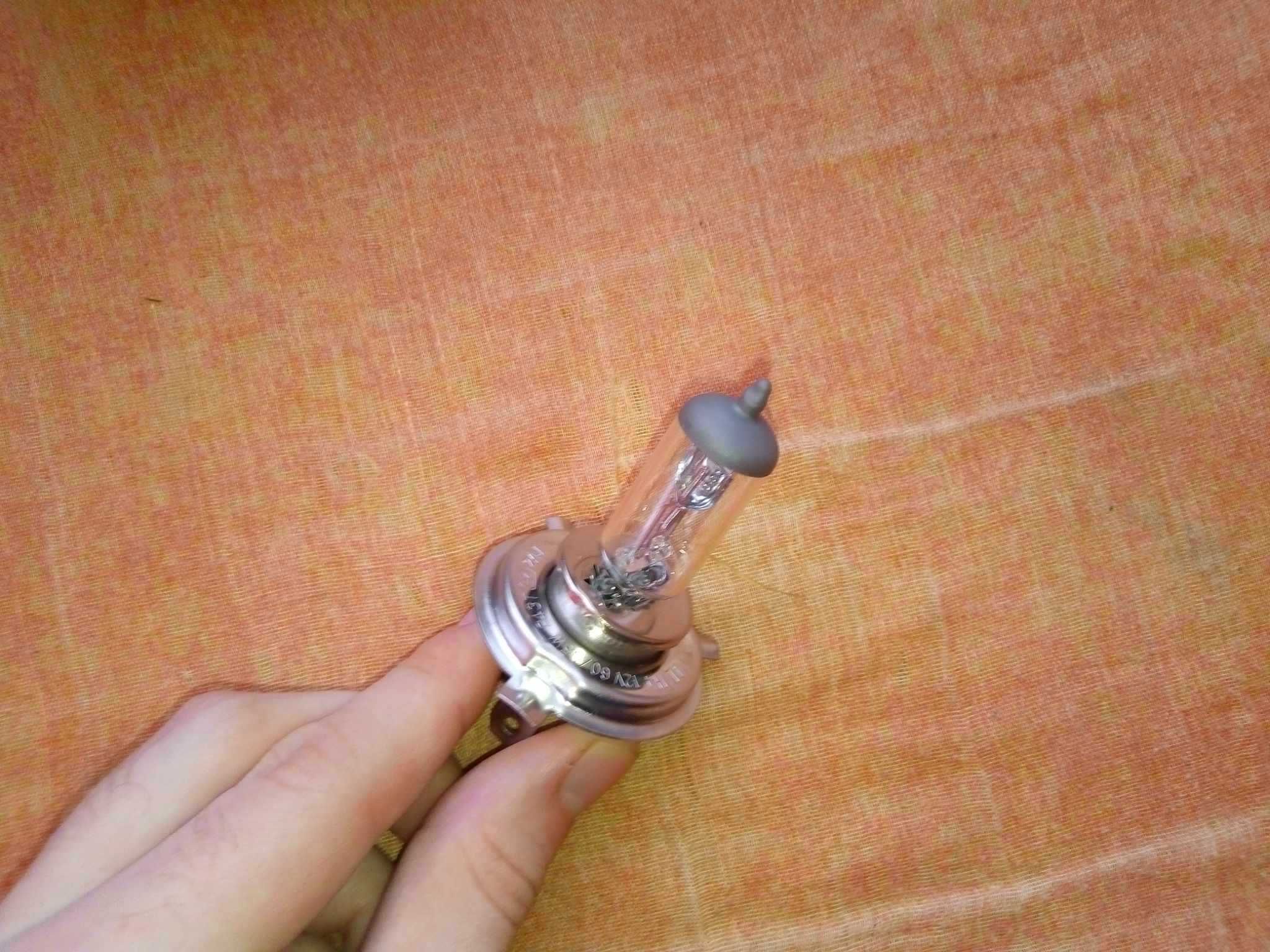 Żarówka żarówki H4 halogenowa halogen 12V 60/55W E4 2 szt samochodowe