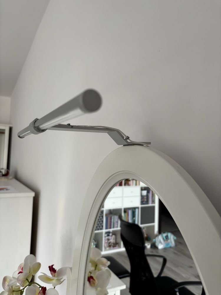 Toaletka hemnes z lampką