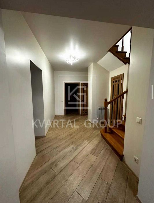 Просторий будинок 150 м² + гостьовий 80 м² у центрі Бородянки