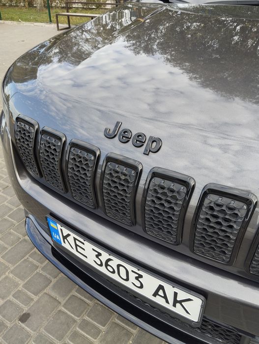 Продам Jeep Cherokee 3.2