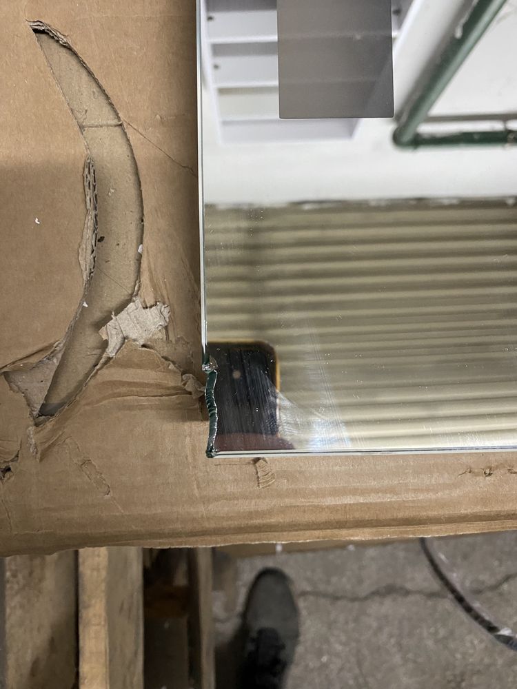Lustro łazienkowe lustro LED nowe posiada małą wadę na rogu POLECAM