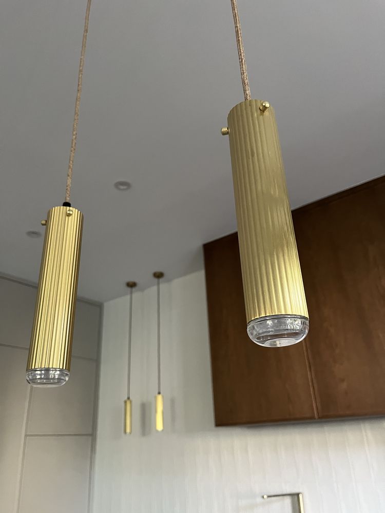 Lampy zlote zwisy nad wyspe x5 Globej Hubble