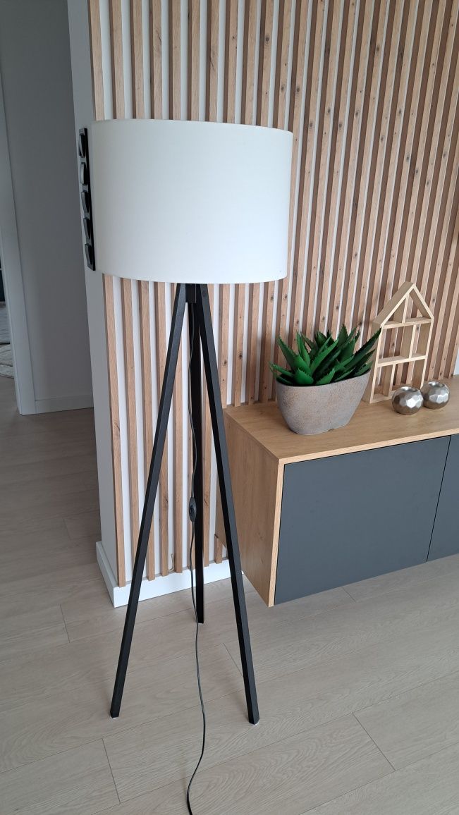 Lampa trójnóg podlogowa