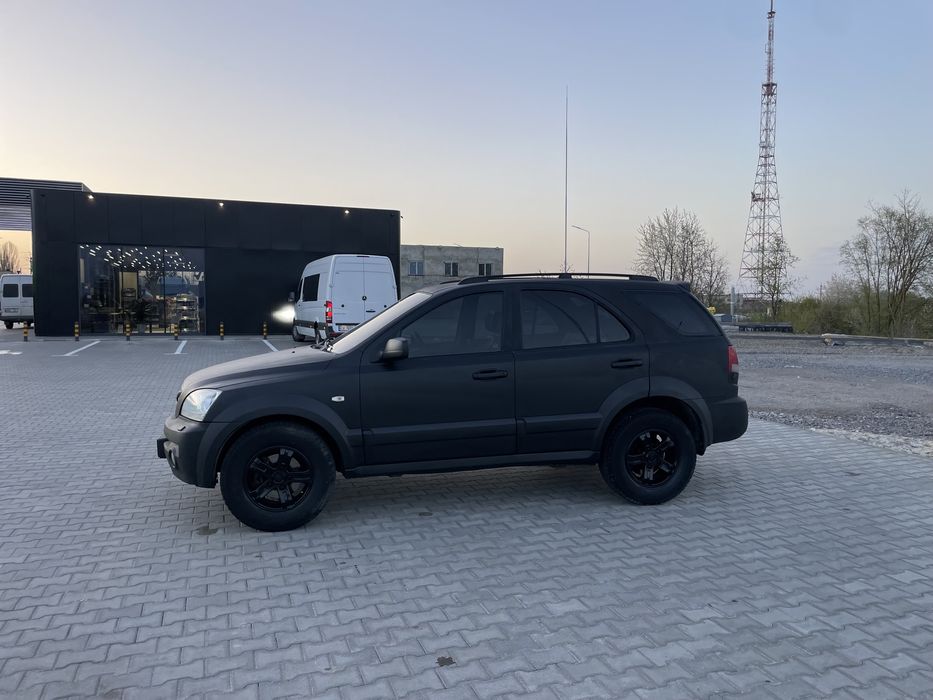 КІА соренто на повному бойовому ходу