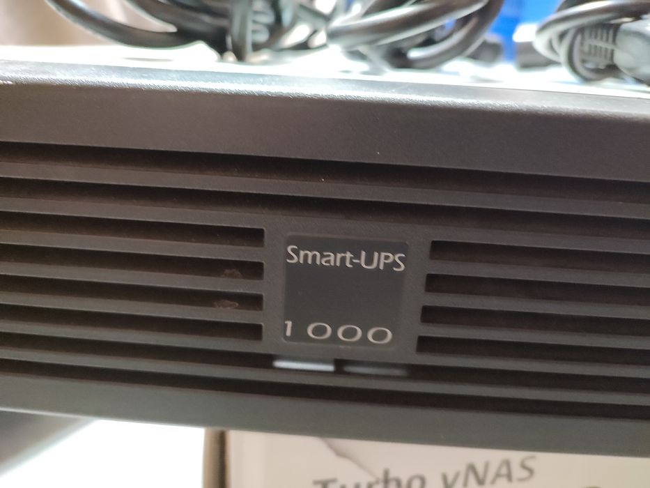 Zasilacz awaryjny UPS APC 1000 ( nowe akumulatory)