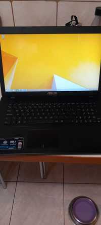 Laptop ASUS 17,4 cali