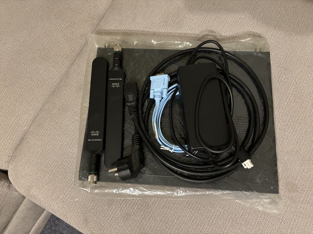 Router Cisco 896-VAG-LTE - LTE/VDSL/8xGE
