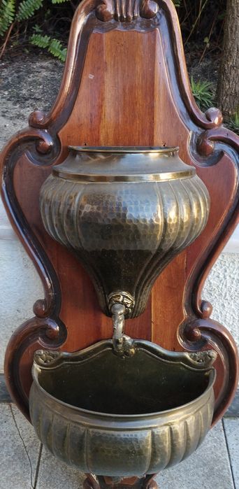 Fonte decorativa em Latão