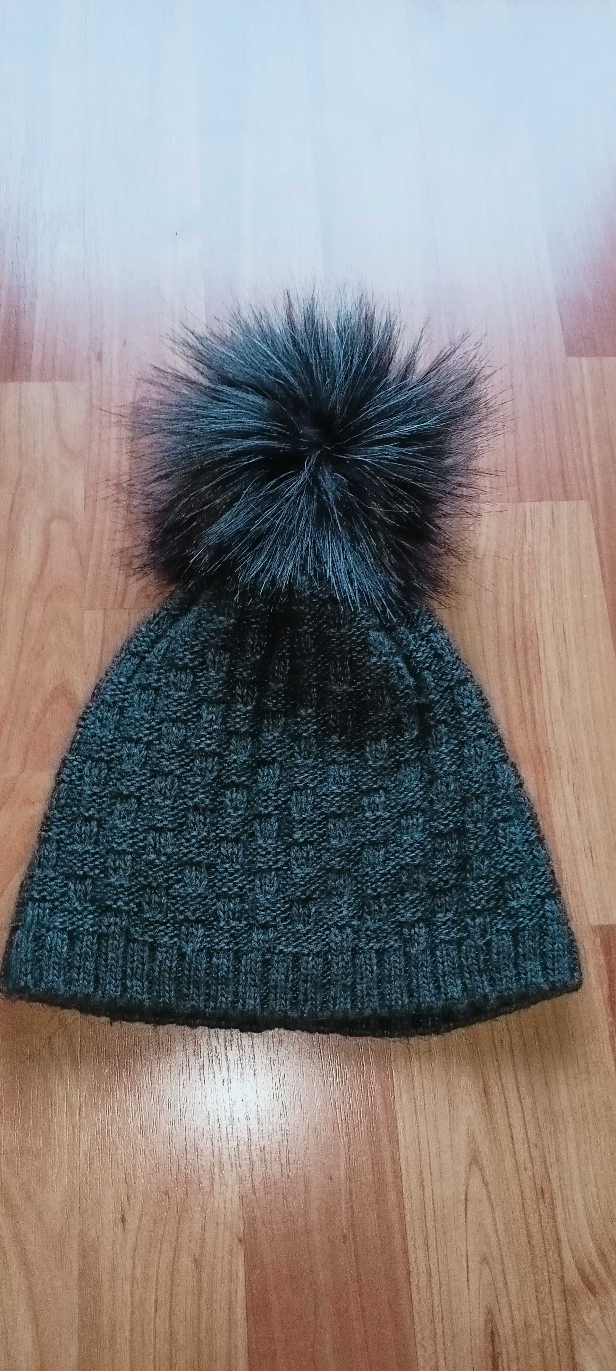 Zimowa czapka  pomponem