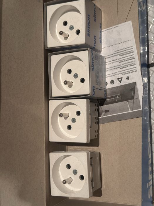 Simon K22/9 gniazdo (4 szt.)