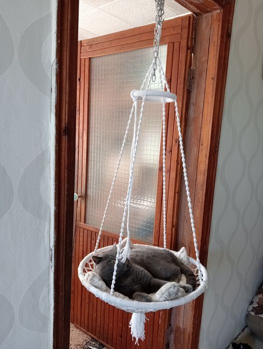 Підвісне ліжко для кота