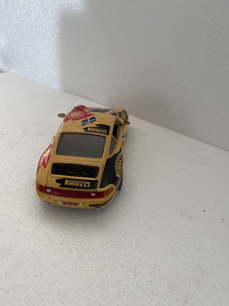 1:18 Bburago Porsche Carrera