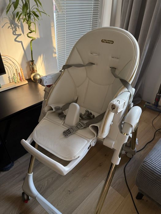 Krzeselko do karmienia Peg perego