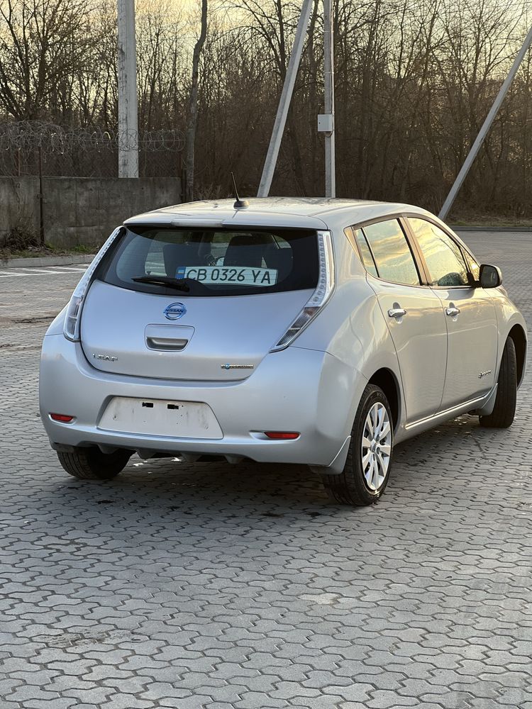 Продам nissan leaf