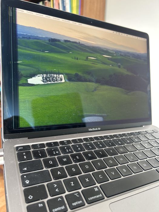 MacBook Air M1 2020 – 8GB/256GB – Funcional, ecrã danificado
