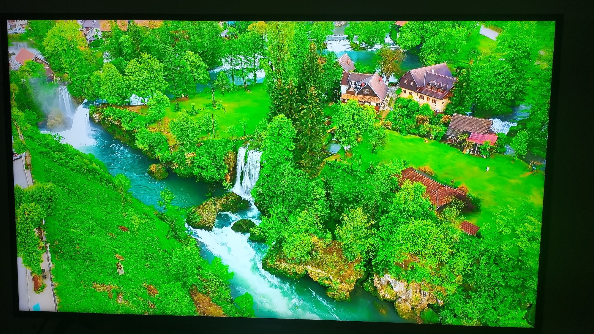 Samsung UE49NU7105 49" LED UltraHD 4K
49'' NU7105 Smart 4K UHD TV