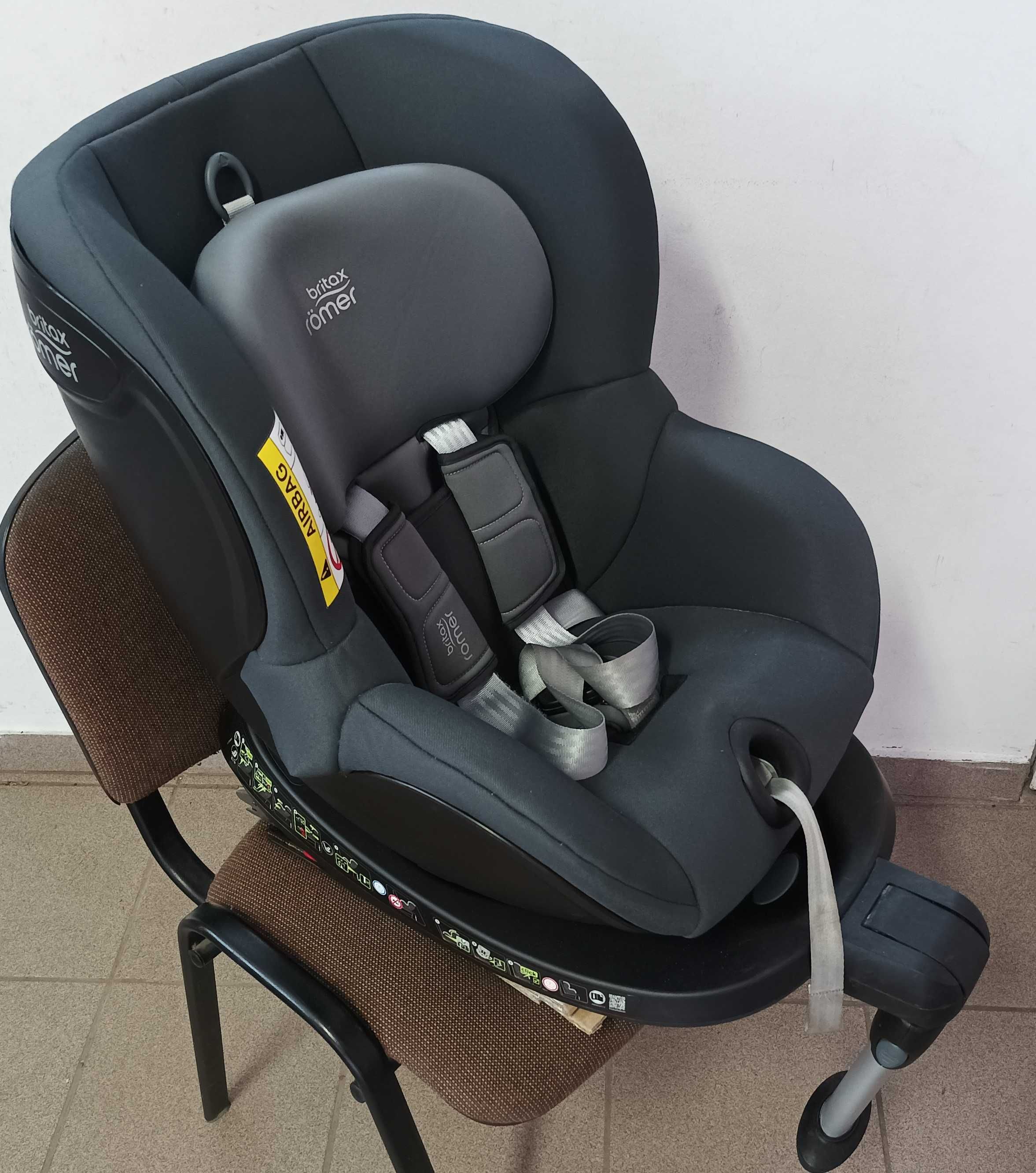 Fotelik samochodowy Britax Romer Dualfix 2R 0-18 KG + Gratis