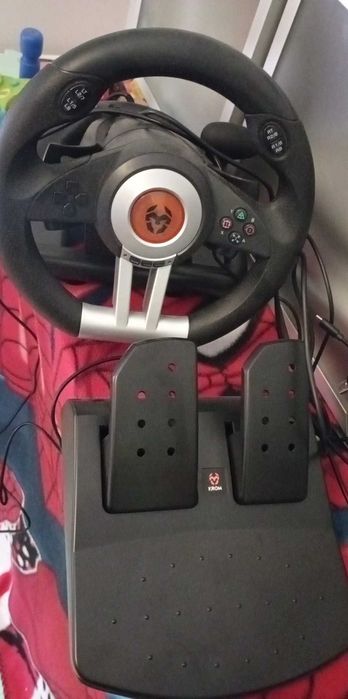 Volante e pedais PlayStation computador entre outros