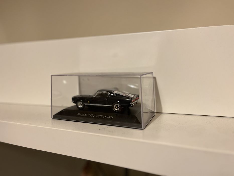 Shelby Mustang GT500 do ano 1 9 6 7 na escala 1:43