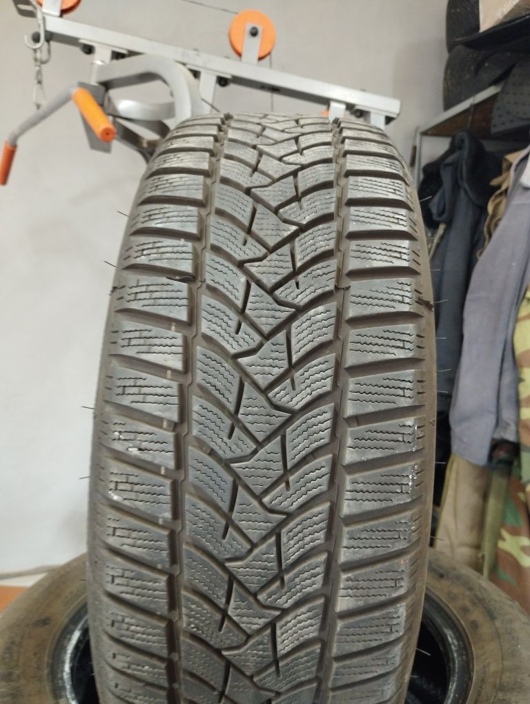 Шини R16 205/55 зима DUNLOP