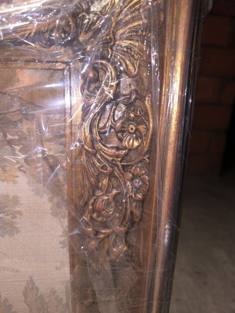 Quadro com tapeçaria Gobelin e moldura em talha dourada