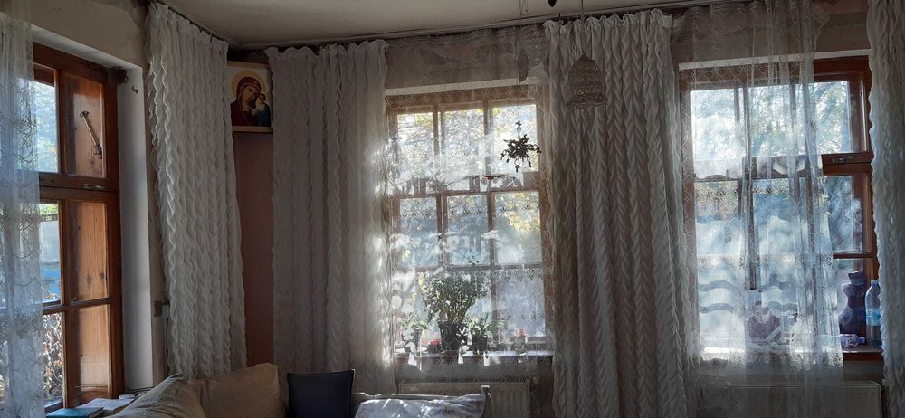 продаєм будинок із жилою літнєю кухнею