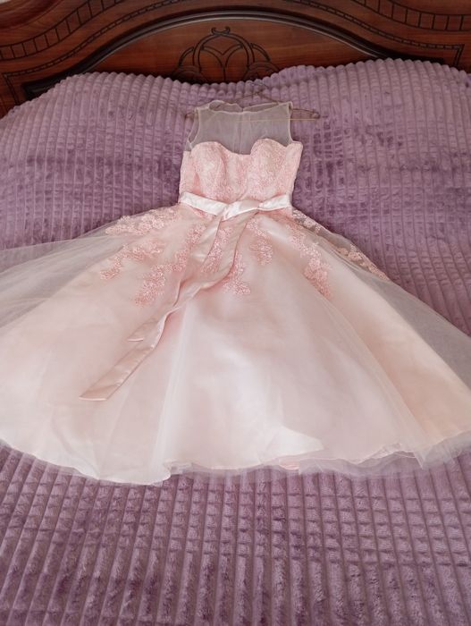 Вечернее розовое платье