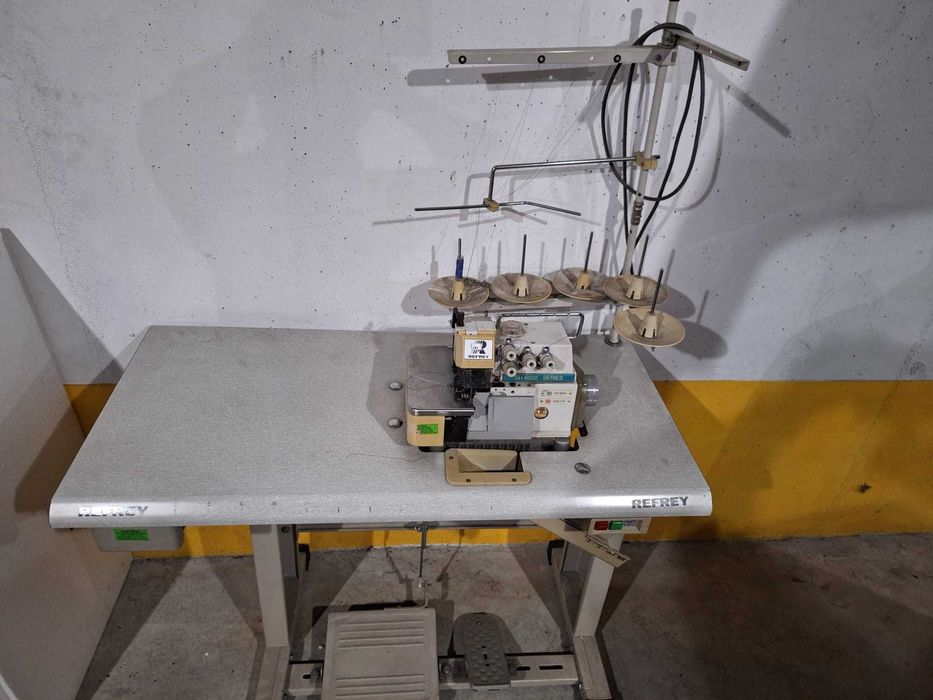 Máquina de corte e cose