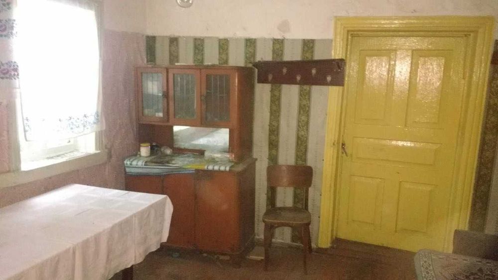 Продаю Будинок з земельною ділянкою в центрі села