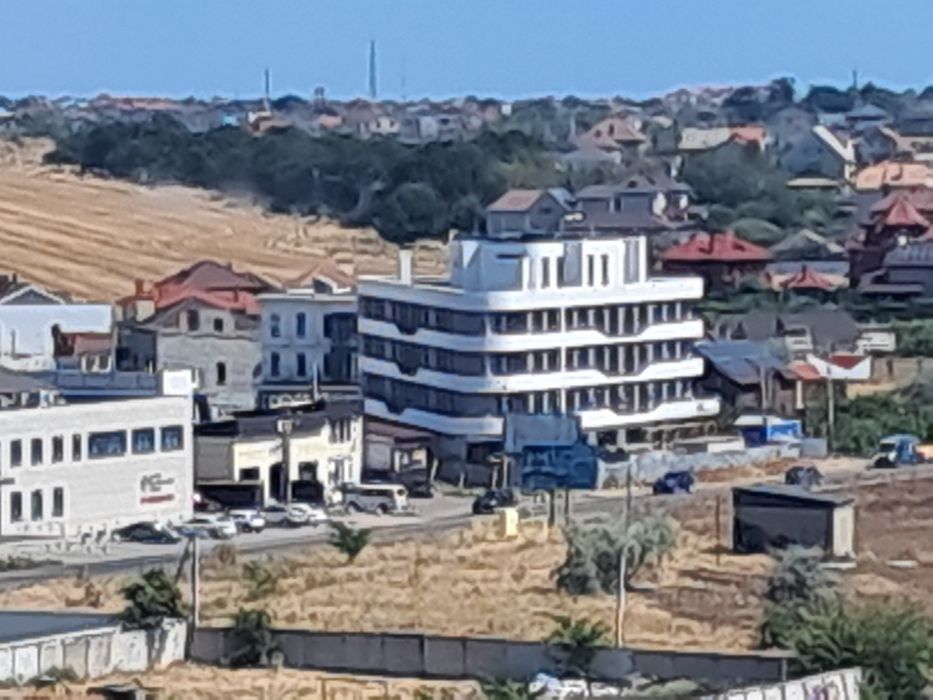 1-кімн.  квартира з індивідуальним опаленням.  Будинок з басейном.